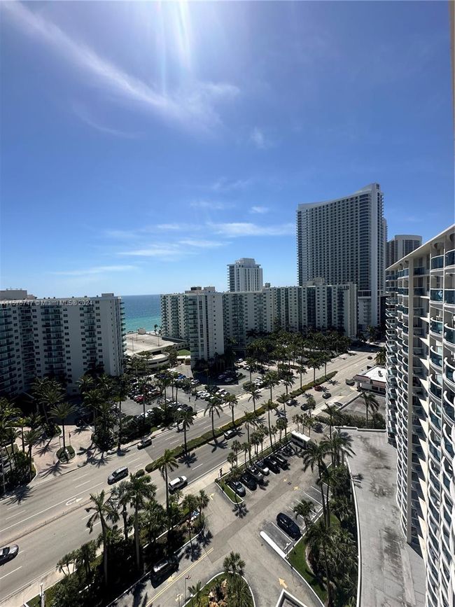 1718 - 3800 S Ocean Dr, Condo with 2 bedrooms, 2 bathrooms and null parking in Hollywood FL | Image 12