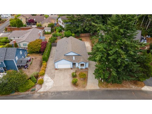 925 Chickses Dr, Coos Bay, OR, 97420-3333 | Card Image