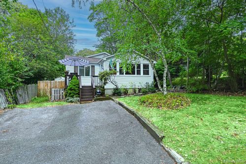 17 Urbans Rd, Sound Beach, NY, 11789-1138 | Card Image