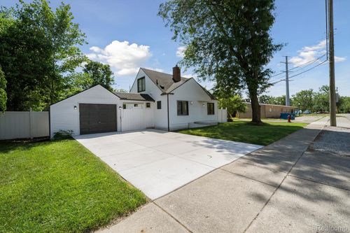 21660 Purdue Ave, Farmington Hills, MI, 48336-5638 | Card Image