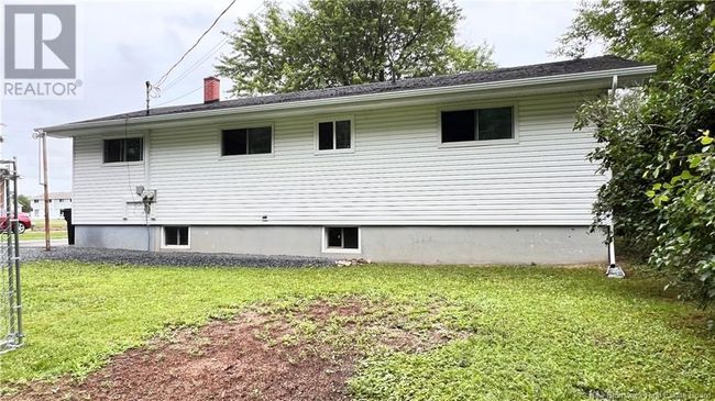 1235 Vanier Blvd, House other with 5 bedrooms, 2 bathrooms and null parking in Bathurst NB | Image 4