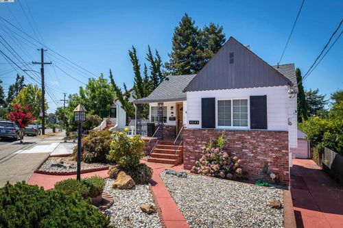 4545 Tompkins Ave, Oakland, CA, 94619-2826 | Card Image