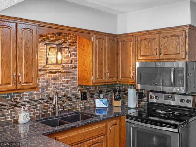 Granite & stainless steel | Image 12