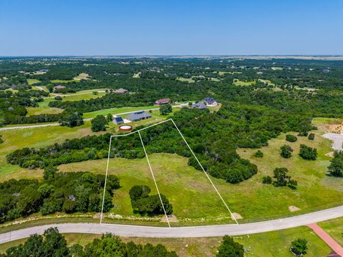 8425 Fullerton Dr, Cleburne, TX, 76033-8580 | Card Image