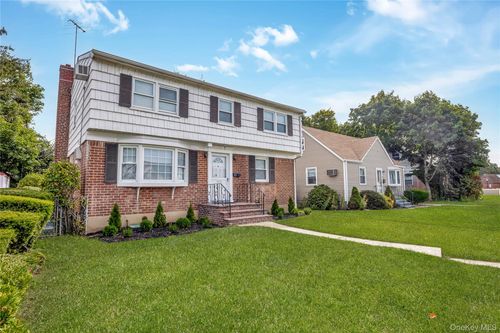 33 Grant St, Hempstead, NY, 11550-6638 | Card Image