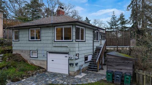 1181 Clovelly Terr, Victoria, BC, V8P1V7 | Card Image