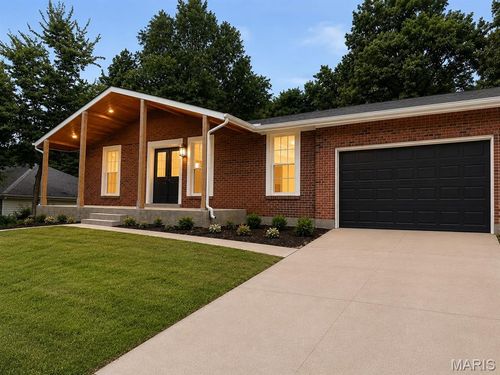 3578 Crowndun Dr, Oakville, MO, 63129-2302 | Card Image