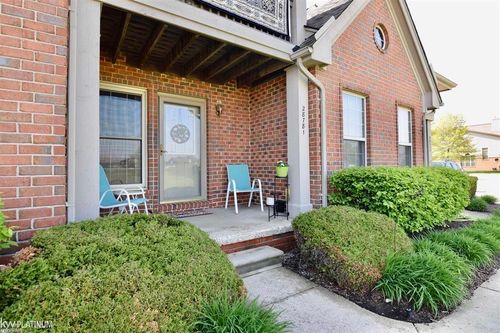 28781 Berwick Ct, Chesterfield, MI, 48047-5423 | Card Image