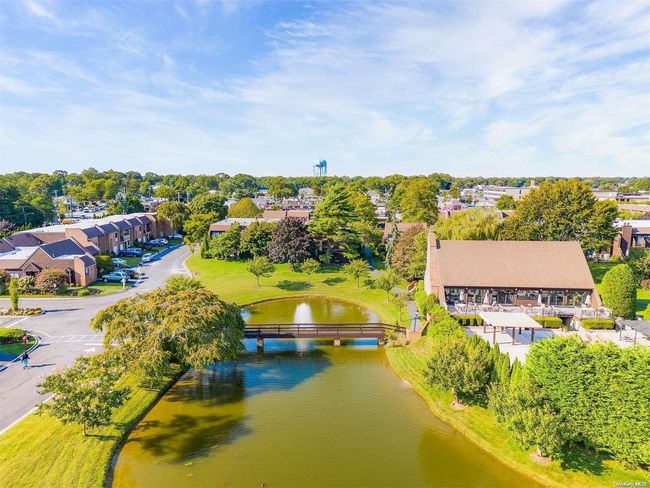 93 - 93 Southgate Cir, Condo with 3 bedrooms, 2 bathrooms and null parking in Massapequa Park NY | Image 21