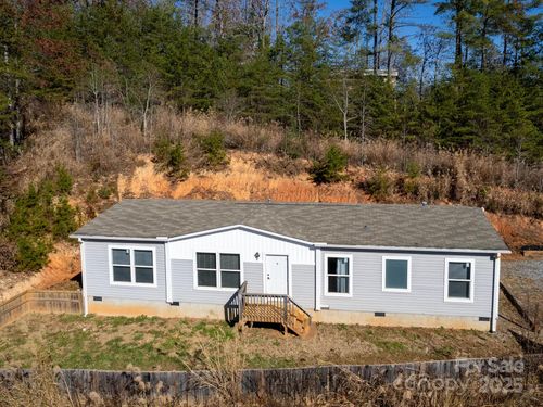 181 Azalea Cir, Marshall, NC, 28753-6221 | Card Image