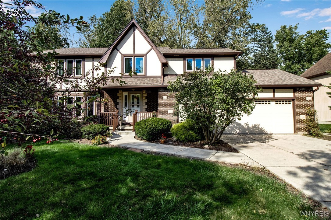 Plantation Ct, East Amherst, NY 14051