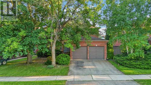 2040 Markle Dr, Oakville, ON, L6H3T3 | Card Image