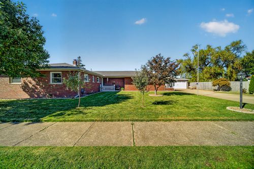 4026 Royal Ave, Erie, PA, 16509-1427 | Card Image