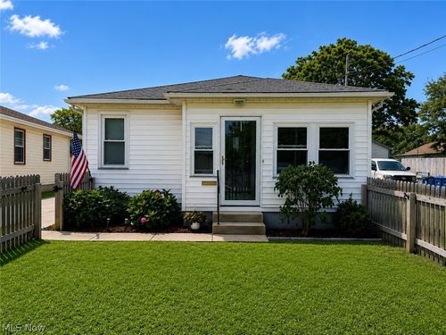 512 Maplewood Ave, Struthers, OH, 44471-1133 | Card Image