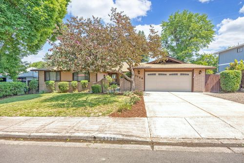 2728 Hawaiian Ave, Medford, OR, 97504-5036 | Card Image