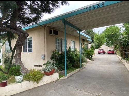 10438 Scoville Ave, Sunland, CA, 91040-3051 | Card Image
