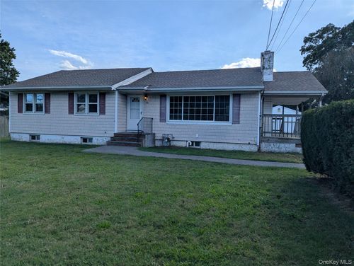 586 Little East Neck Road, Babylon, NY, 11704 | Card Image