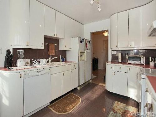 518 Benine Rd, Westbury, NY, 11590-1313 | Card Image