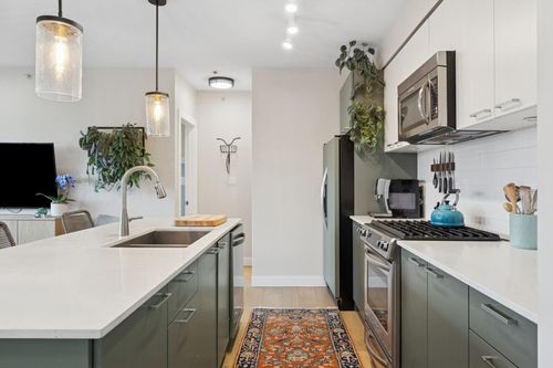 403-1330 Marine Dr, North Vancouver, BC, V7P1T4 | Card Image