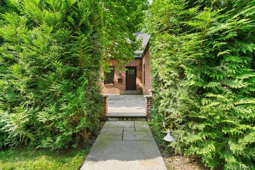 15 Hudson Rd E, Irvington, NY, 10533-2611 | Card Image