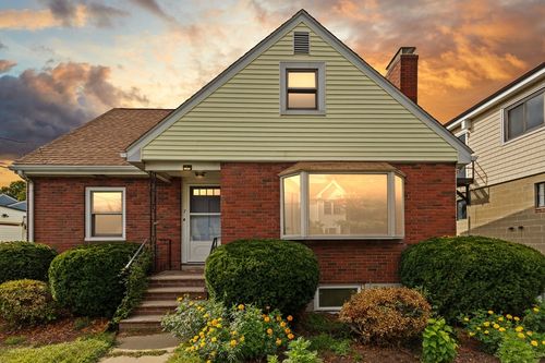 7 French St, Watertown, MA, 02472-2346 | Card Image