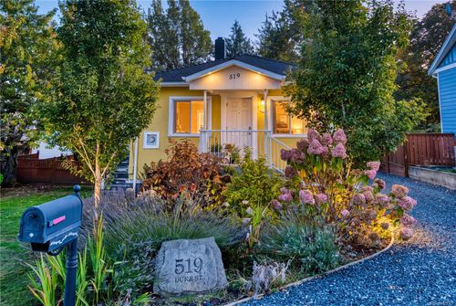 519 Duke St, Nanaimo, BC, V9R1K2 | Card Image