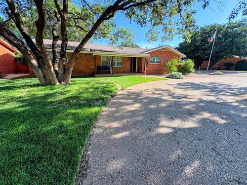1217 E Warren St, Brownfield, TX, 79316-6639 | Card Image