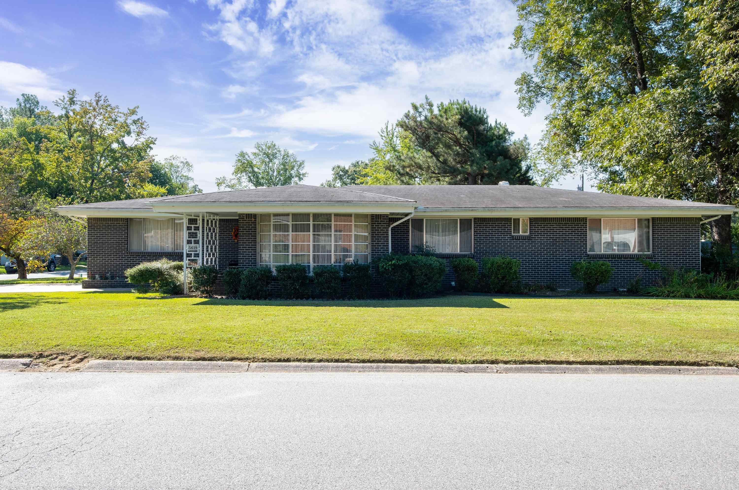 Applewood Dr, North Little Rock, AR 72118