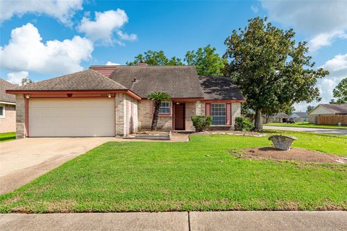 2602 Northern Dr, League City, TX, 77573-4825 | Card Image