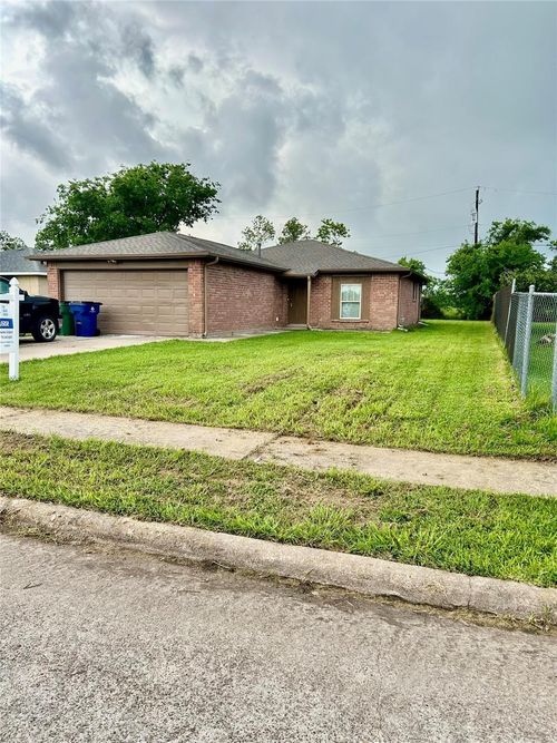 228 Austin St, Angleton, TX, 77515 | Card Image