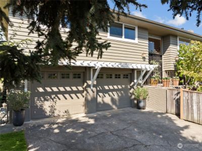 12108 SE 20th Place, House other with 4 bedrooms, 2 bathrooms and 2 parking in Bellevue WA | Image 2