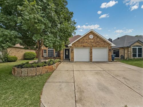 2745 Salado Trl, Fort Worth, TX, 76118-7437 | Card Image