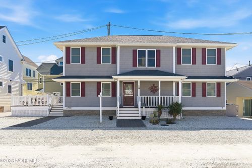 3 Holiday Rd, Seaside Heights, NJ, 08751-1725 | Card Image