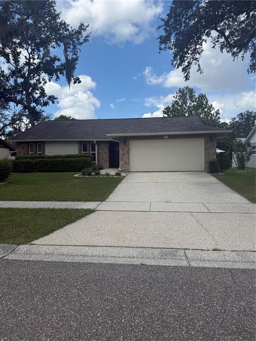210 Foxwood Dr, Brandon, FL, 33510-4013 | Card Image