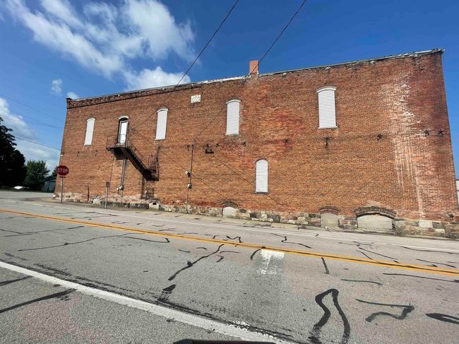 103 W Main St, Home with 0 bedrooms, 2 bathrooms and 2 parking in Larwill IN | Image 4