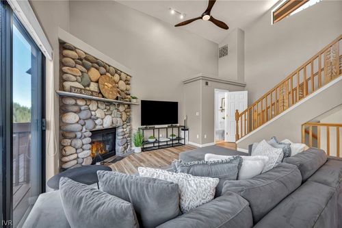 215-400 Fairview Blvd, Incline Village, NV, 89451-8953 | Card Image