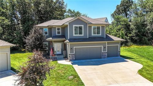 1016 Se Forest Ridge Ct, Blue Springs, MO, 64014-5234 | Card Image