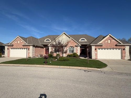 6837 W Greyhawk Court Court, Franklin, WI, 53132 | Card Image