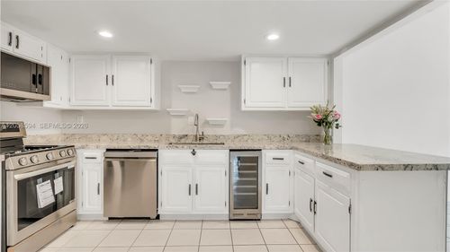 a25-7123 Sw 115th Pl, Miami, FL, 33173-1795 | Card Image