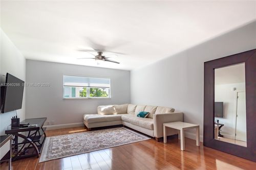 206-611 Ne 14th Ave, Fort Lauderdale, FL, 33304-2812 | Card Image