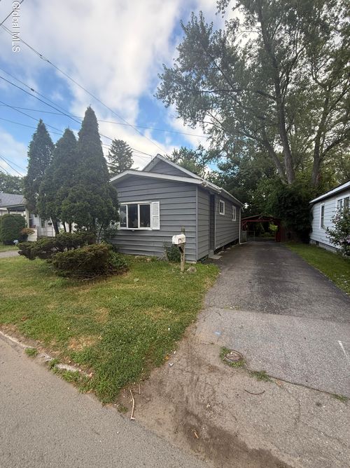 95 Cuthbert St, Scotia, NY, 12302-2930 | Card Image