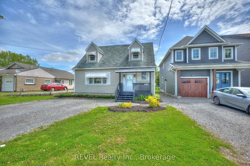 857 Southworth St S, Welland, ON, L3B2A2 | Card Image