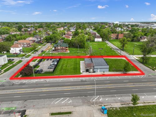 10829 E Jefferson Ave, Detroit, MI, 48214-3240 | Card Image