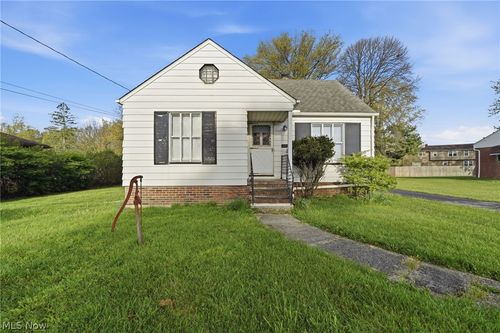 6210 Crossview Road, Seven Hills, OH, 44131 | Card Image