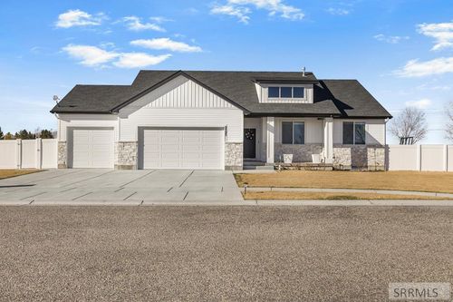 2525 E Pinnacle Dr, Idaho Falls, ID, 83401-6786 | Card Image