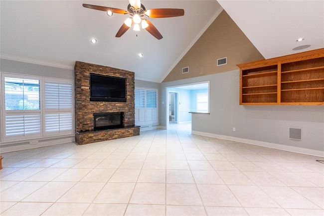 Living Room | Image 24
