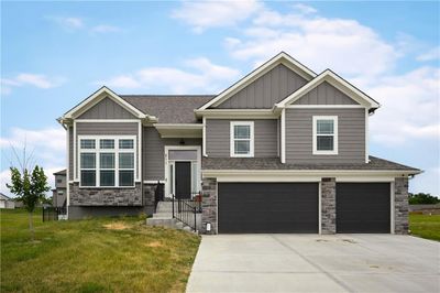 Craftsman-style home featuring a garage and a front lawn | Image 1