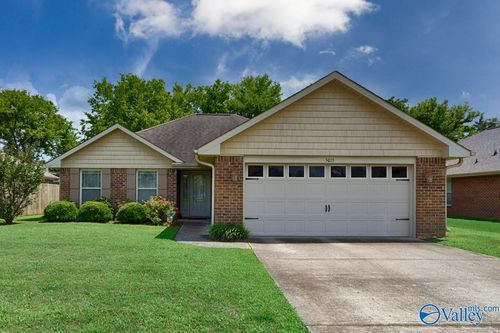 5015 Montauk Trl Se, Owens Cross Roads, AL, 35763-8795 | Card Image