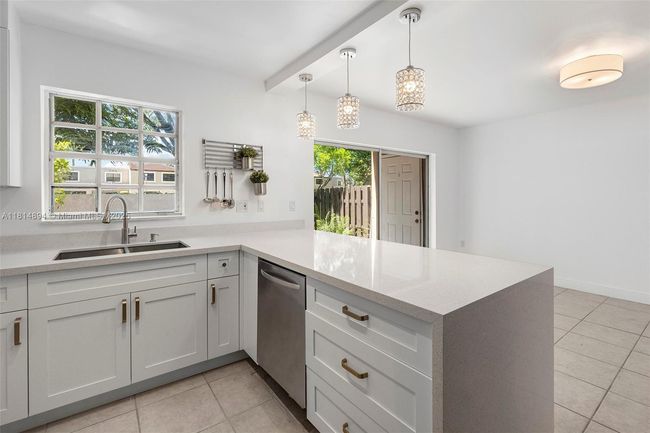APT-60 - 10350 Sw 154 Th Circle Ct, Condo with 3 bedrooms, 3 bathrooms and null parking in Miami FL | Image 7