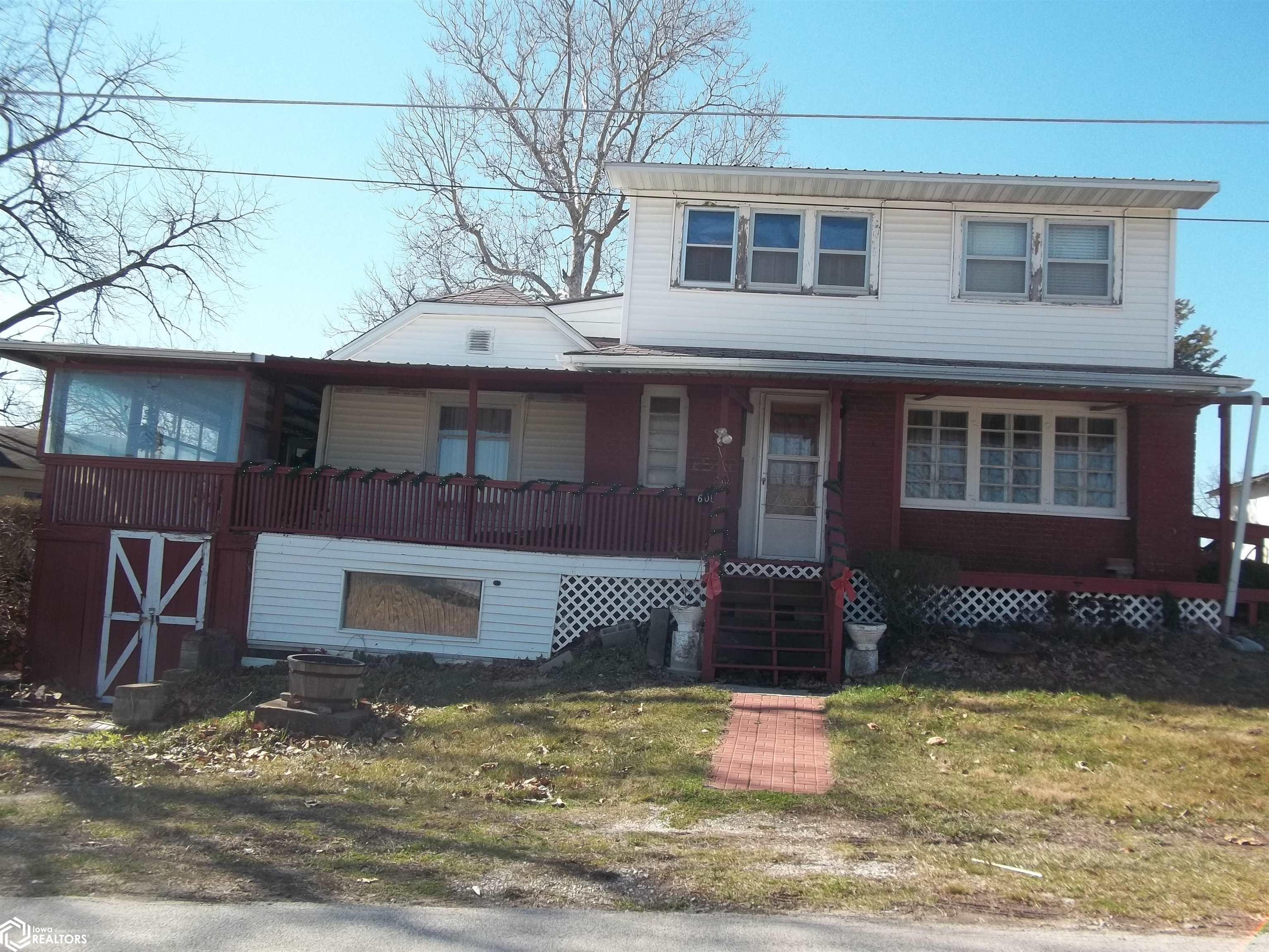 Division St, Creston, IA 50801